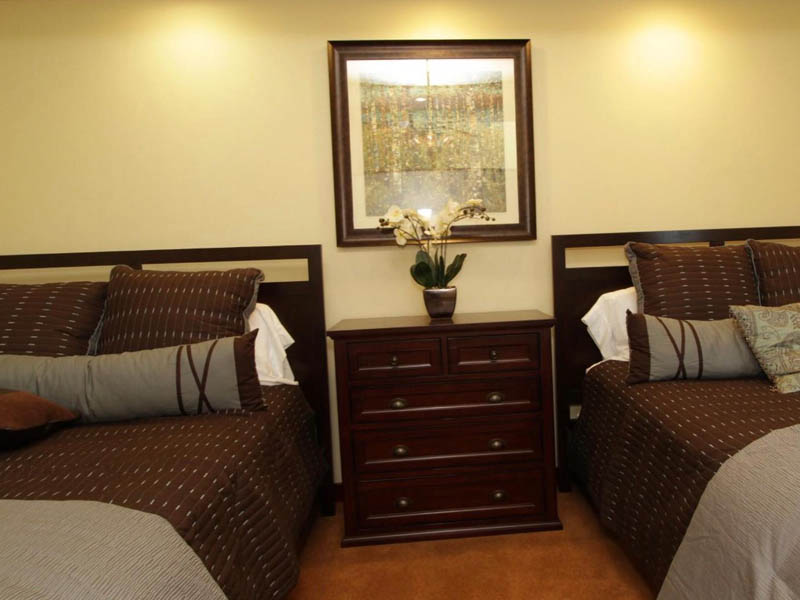 Greenhorn Creek Golf Resort lodging at The Caddyshack- bedroom